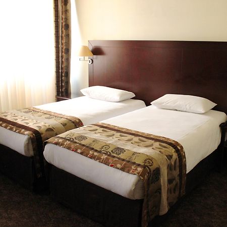 יירבאן Europe Hotel מראה חיצוני תמונה