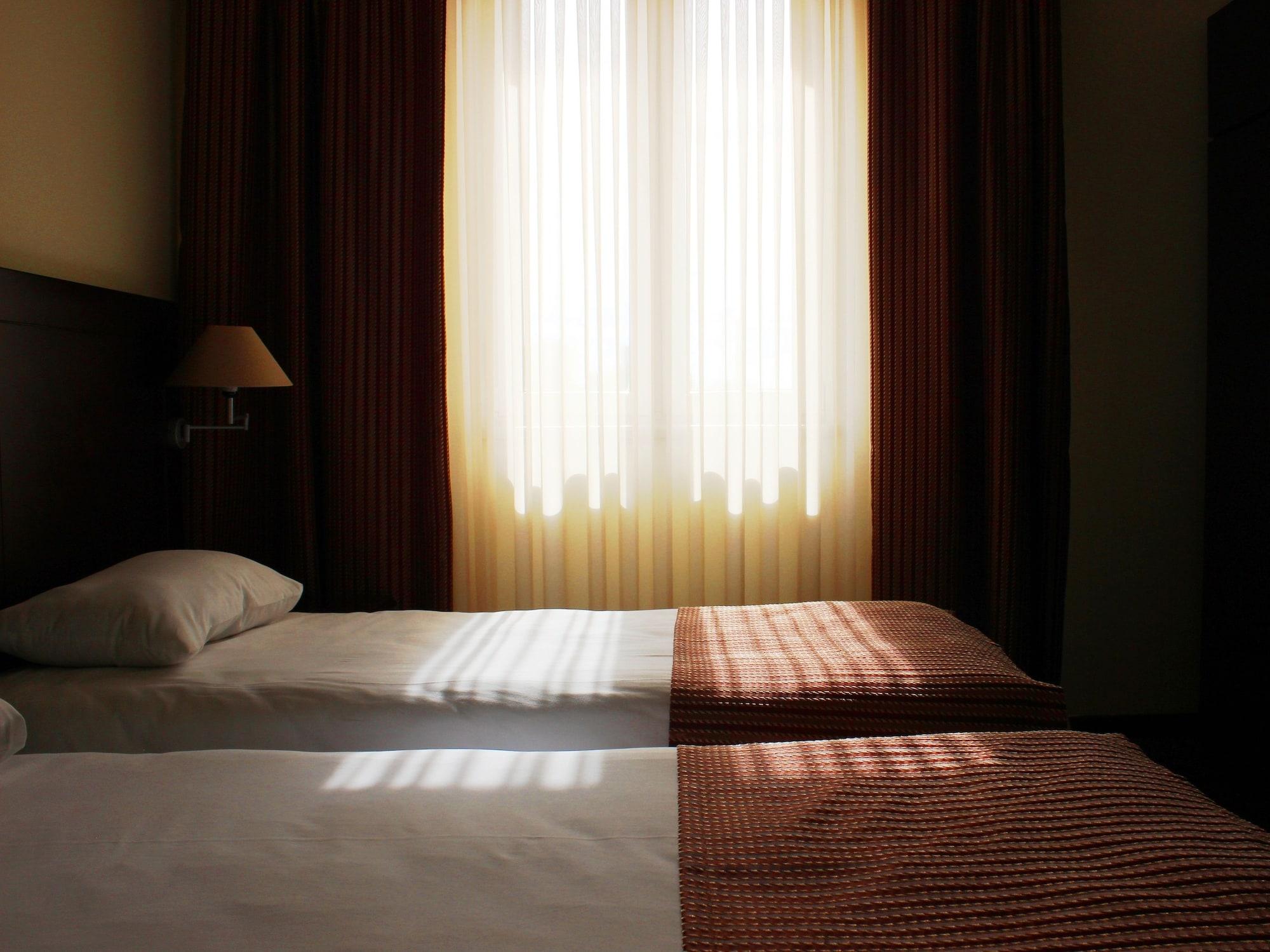 יירבאן Europe Hotel מראה חיצוני תמונה