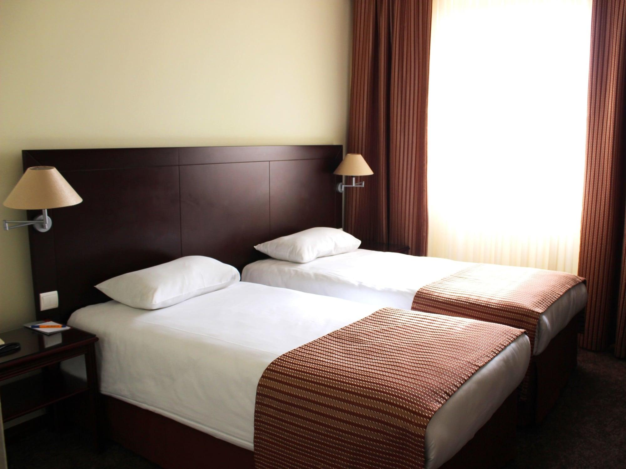 יירבאן Europe Hotel מראה חיצוני תמונה