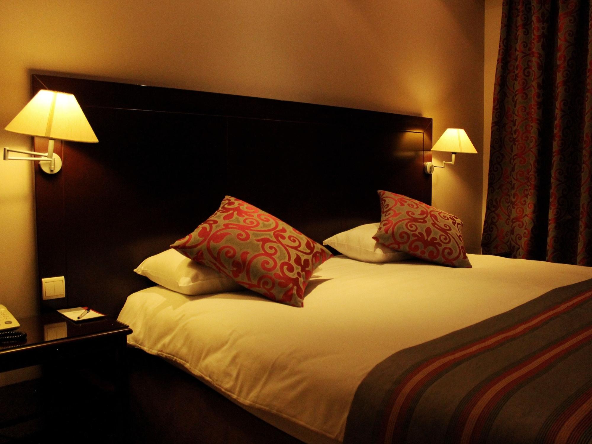 יירבאן Europe Hotel מראה חיצוני תמונה