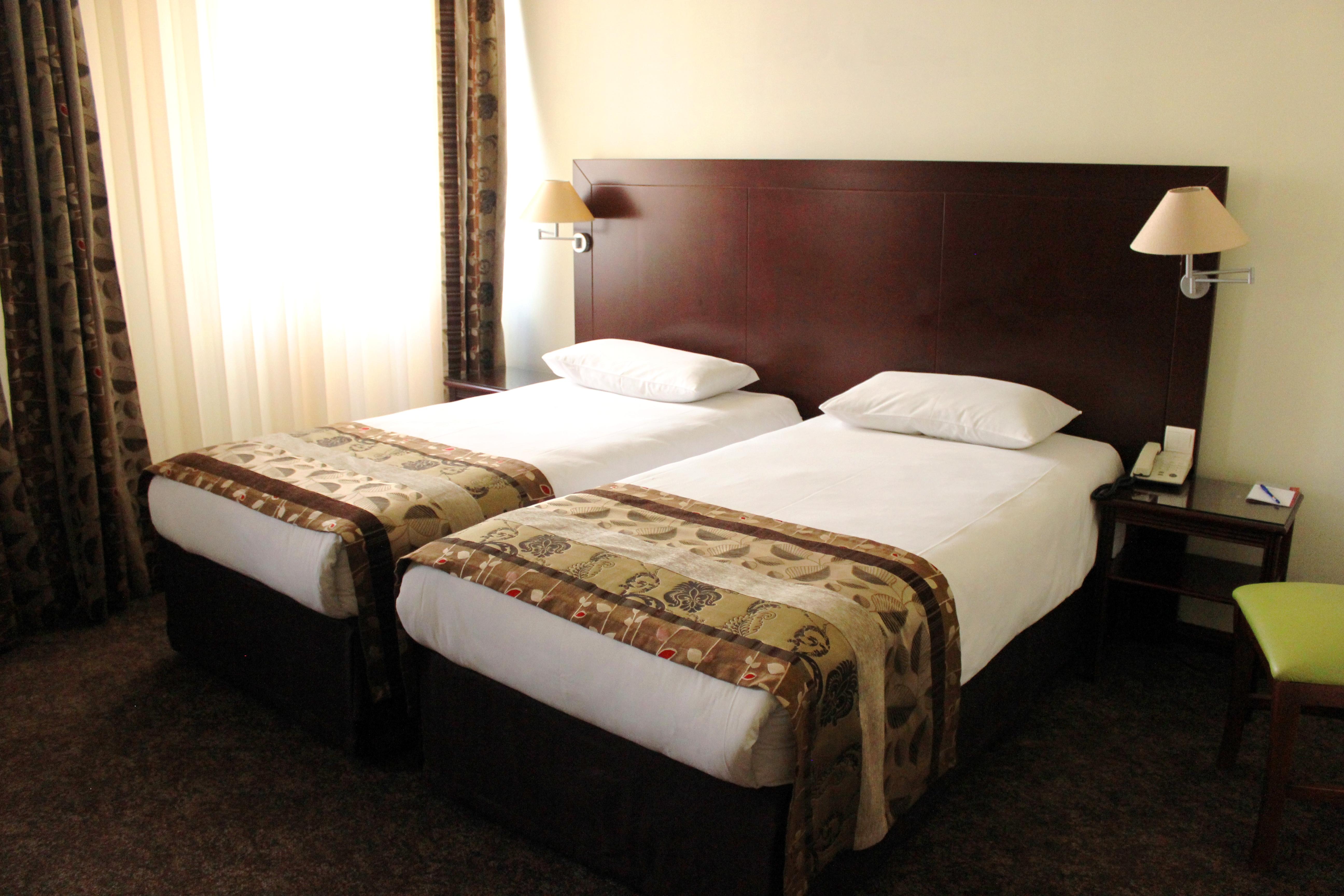יירבאן Europe Hotel מראה חיצוני תמונה