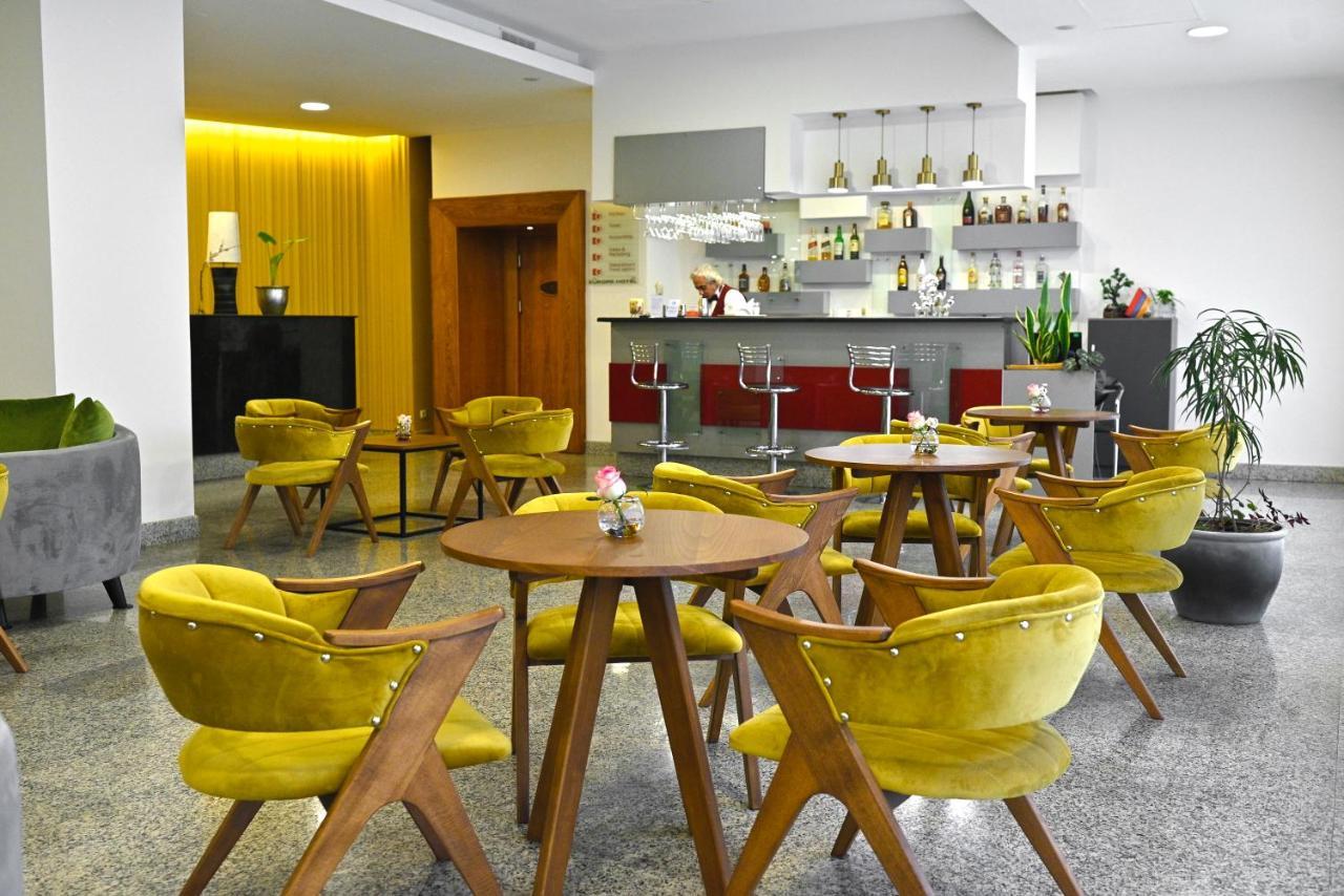 יירבאן Europe Hotel מראה חיצוני תמונה