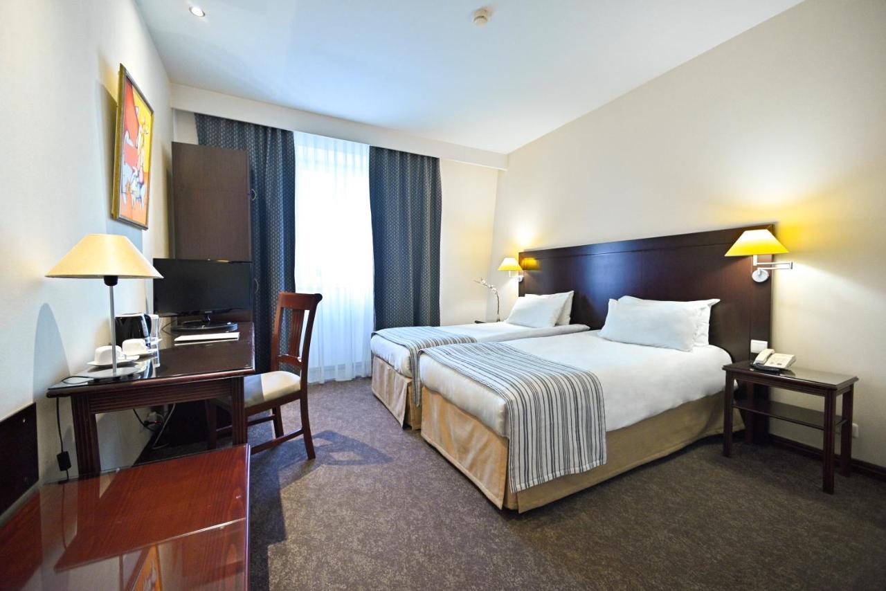 יירבאן Europe Hotel מראה חיצוני תמונה