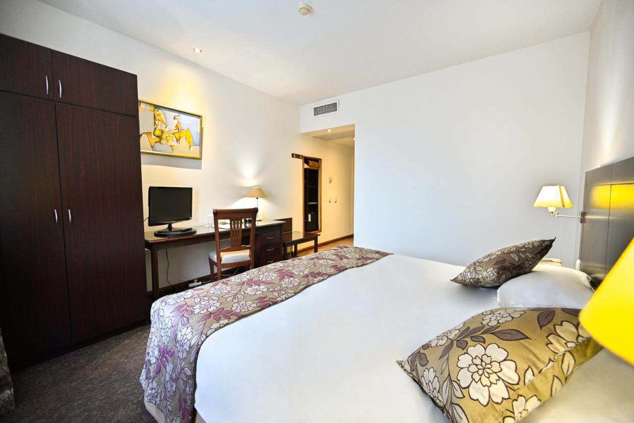 יירבאן Europe Hotel מראה חיצוני תמונה