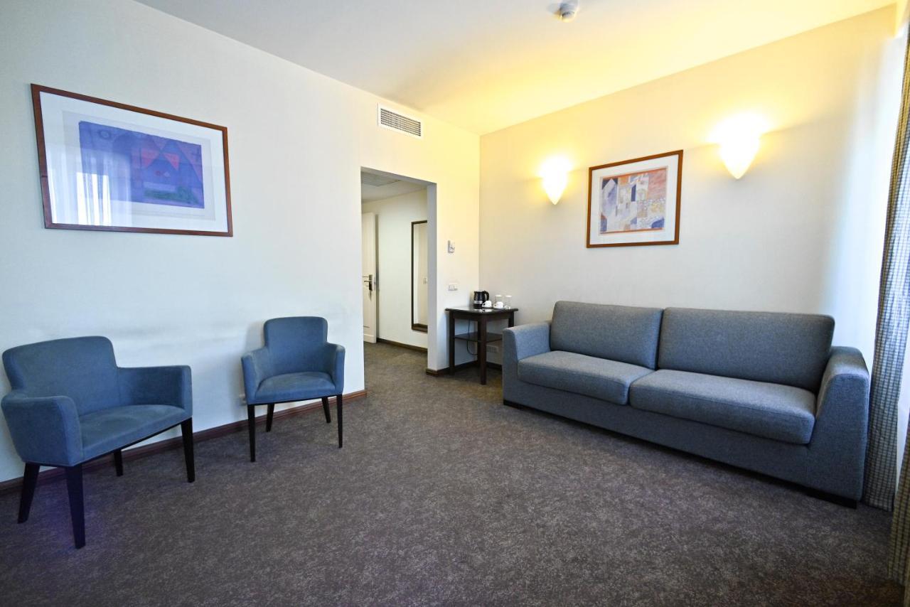 יירבאן Europe Hotel מראה חיצוני תמונה