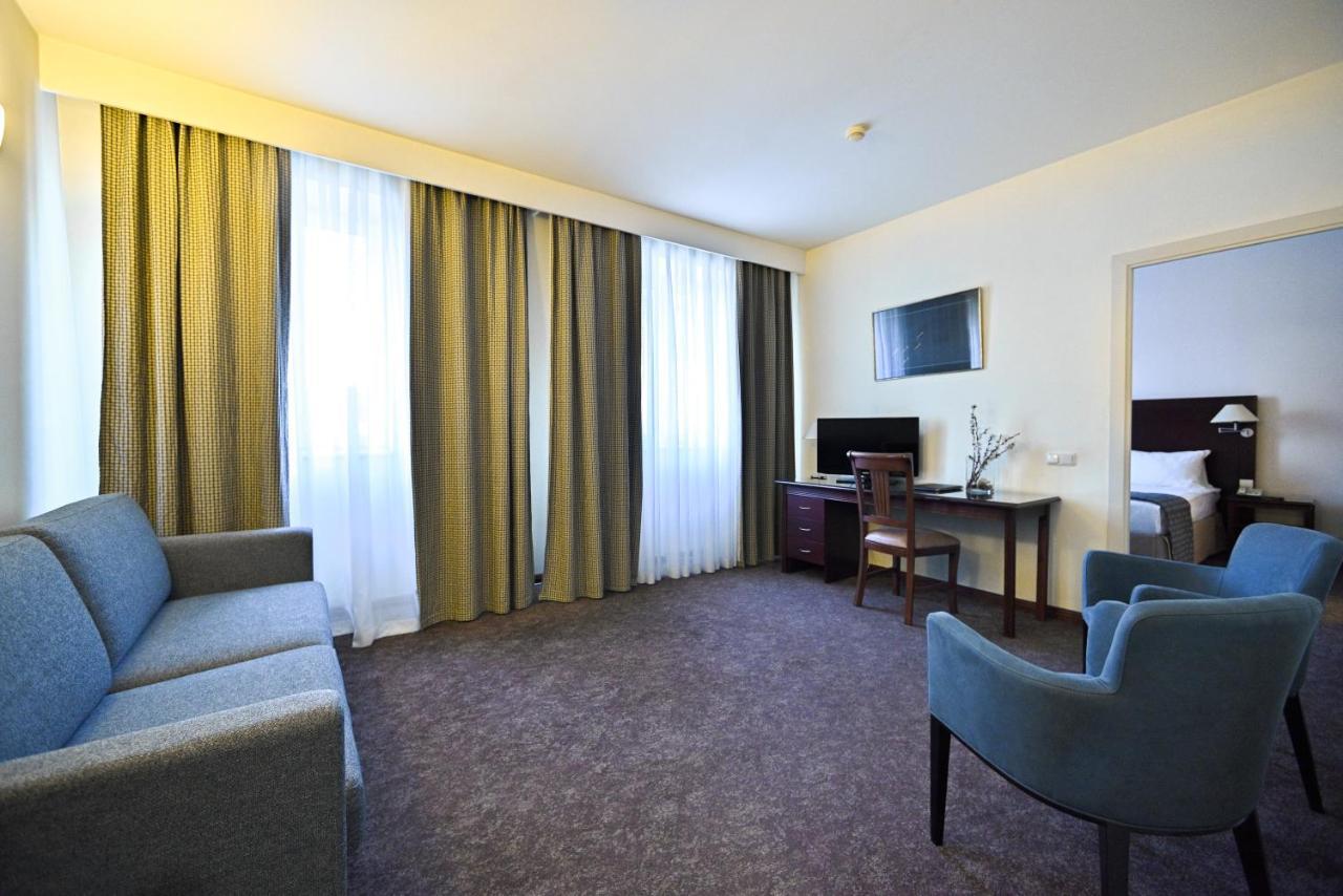 יירבאן Europe Hotel מראה חיצוני תמונה