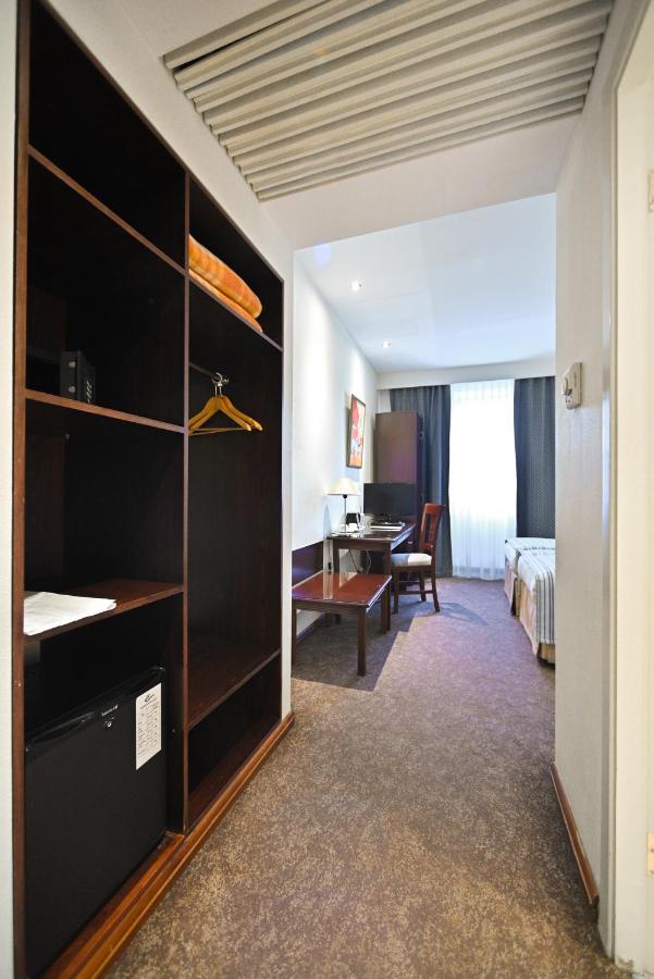 יירבאן Europe Hotel מראה חיצוני תמונה