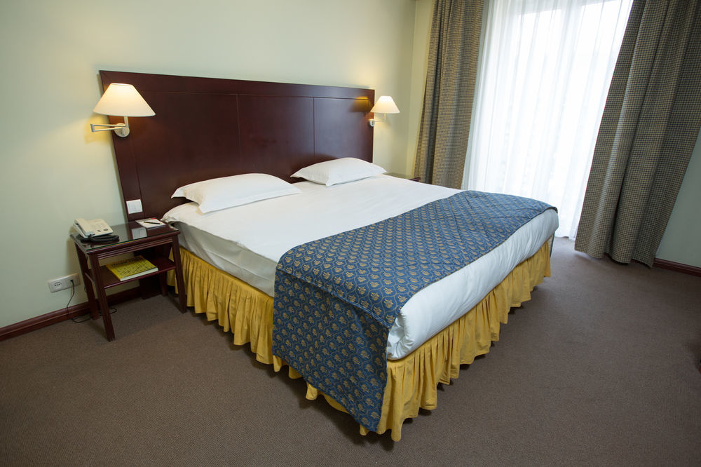 יירבאן Europe Hotel מראה חיצוני תמונה